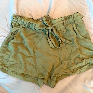 Stretchy belted shorts